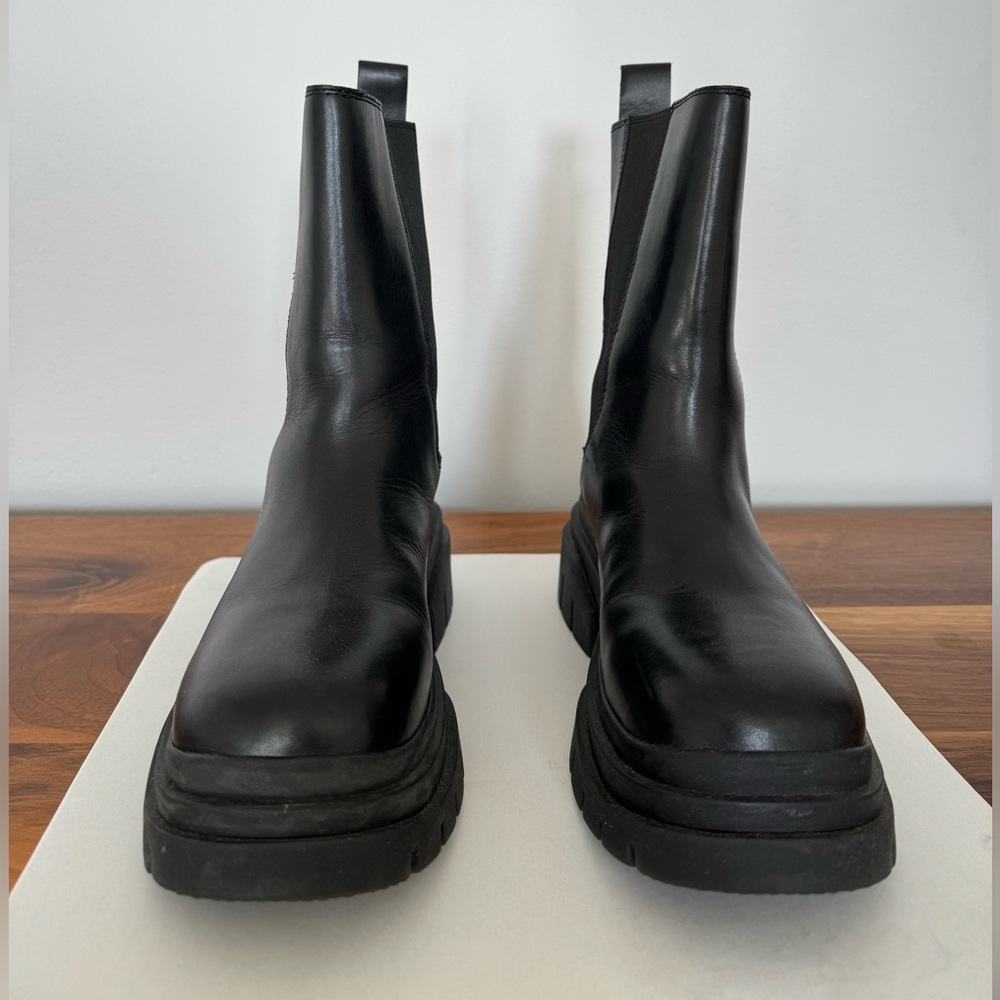 Women’s Mid Calf Chelsea Boots - Picture 4 of 9